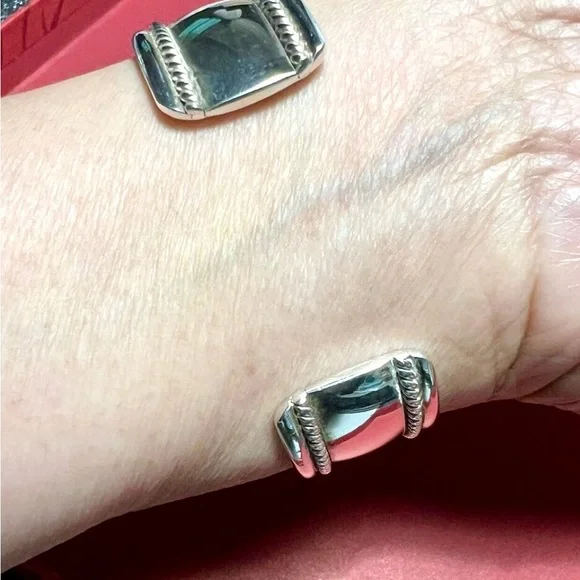 Vintage Sterling Silver Turquoise cuff bracelet signed by Nofchissei. 2 - Picture 8 of 11